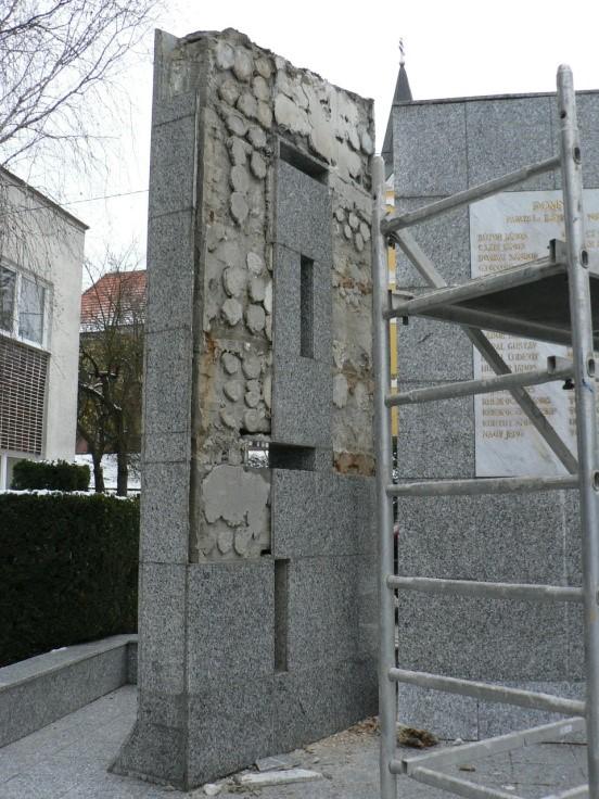 Fotogaléria Oprava pomníka a požehnanie po oprave (12) Oprava pomníka a požehnanie po oprave